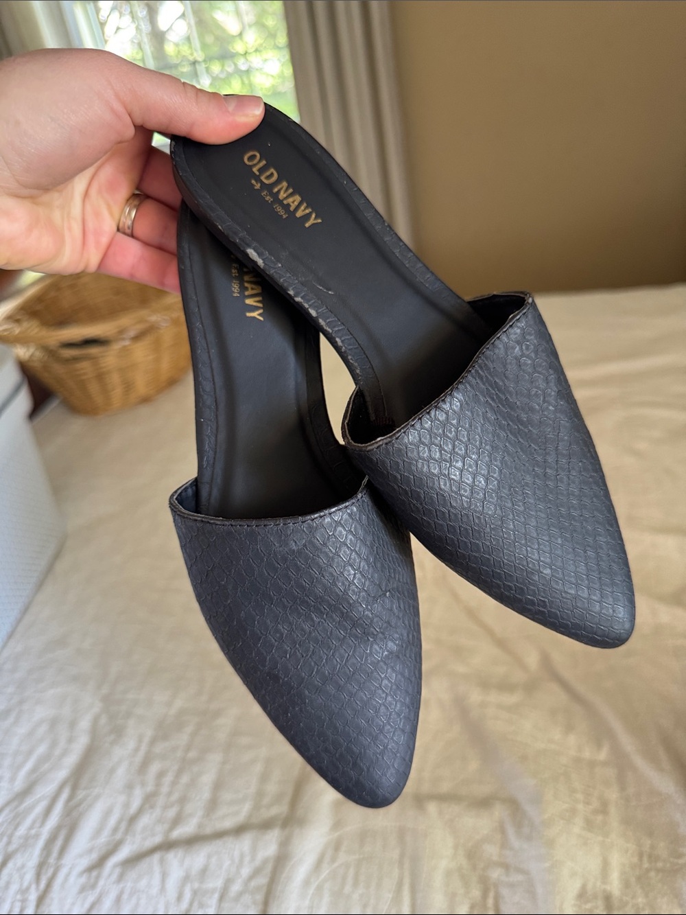 Old Navy Black Textured Pointed-Toe Slip-On Mules